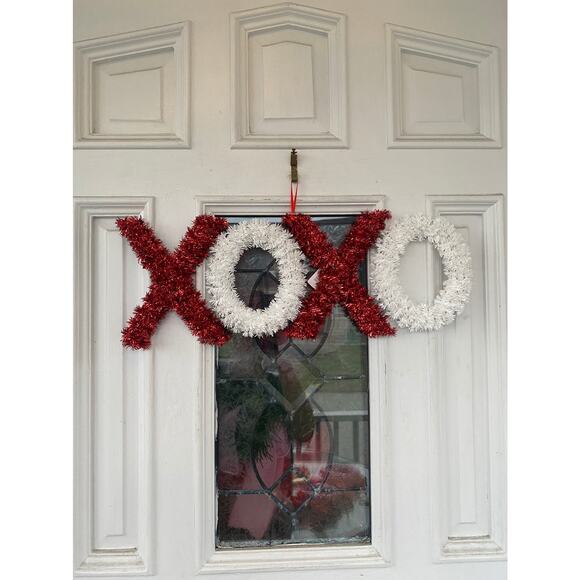 20” Red White Tinsel XOXO Valentines Day Wreath Door Hanger Swag Wall Decor - Picture 1 of 4